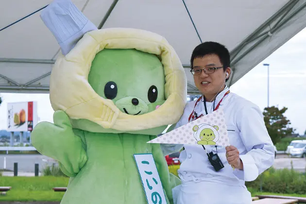 鶴岡インター店「うまいもん祭り」イベントにて　こいのちゃんと