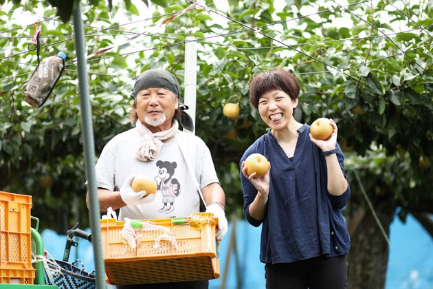 仕事イメージ　梨農家さんと