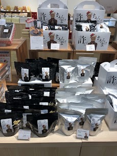 ❄️期間限定❄️ 許してちょんまげラスクのミルクチョコ味が好評販売中です！ スタッフ人気も高くあっという間に一袋食べてしまいます😂 バレンタインにもご褒美にもぴったりです💕