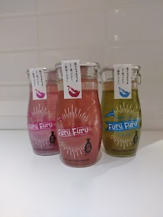 新しい日本酒カクテル「山形カクテルふるふる」を入荷しました🍸 カクテル用の日本酒と山形県産フルーツの「石焼きジャム」を使い、プロのバーテンダーが仕上げた世界初の“日本酒カクテル”です！