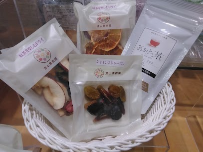 吹く風が　暖かく感じられますね。少しウキウキした気持ちになるこの頃です。 そんな一時に　紅茶を楽しむドライフルーツはいかがでしょうか？
