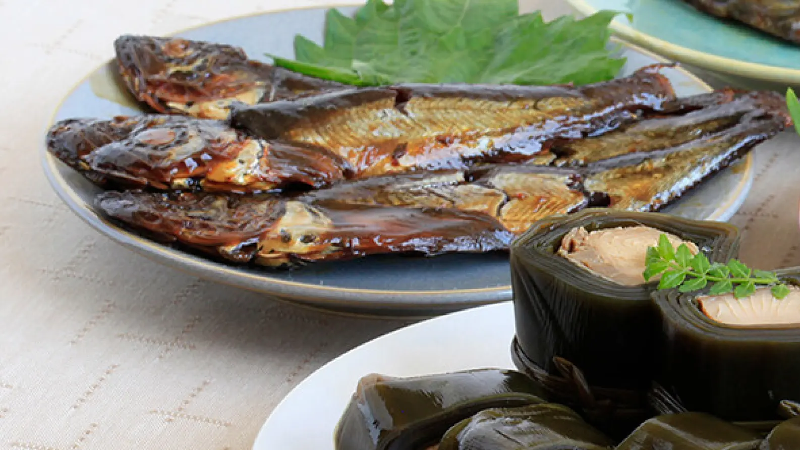 清川屋の海産物　ハタハタの甘露煮・鮭の昆布巻き