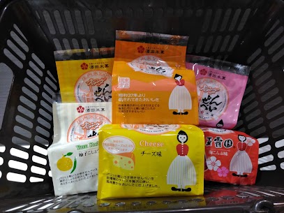 お土産や自家用に大人気の酒田米菓さんのオランダせんべいです❗ 南店ではプレーンのほかにチーズ、柚子胡椒、桜えび、梅こんぶ、焼きとうもろこしを販売しております！