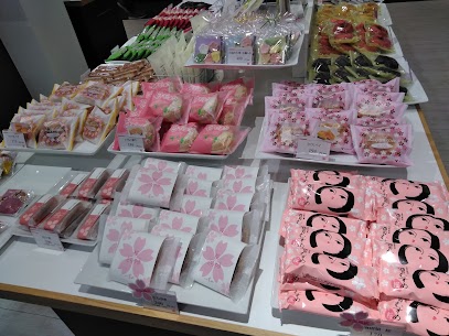 桜や苺など春限定の商品入荷いたしました🌸🍓✨