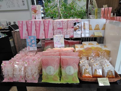 春限定商品 可愛らしいパッケージの商品が多数入荷しております🌸 新生活の挨拶やプレゼントにおすすめです✨