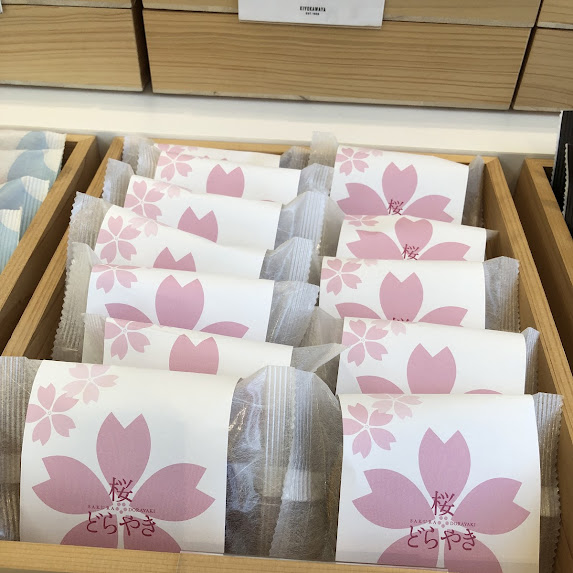 🌸季節限定🌸 インター店では桜を使ったお菓子をいくつか販売しております‼︎お花見のおやつにいかがでしょうか🍡🌸