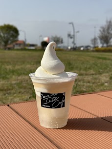 山形さくらんぼサイダーに濃厚なソフトをトッピングしたデザートドリンクの新商品】さくらんぼサイダーフロート🍒🫧インター店ではテラス席が開放されています‼︎日当たりのいいテラス席で一息つきませんか😌☀️