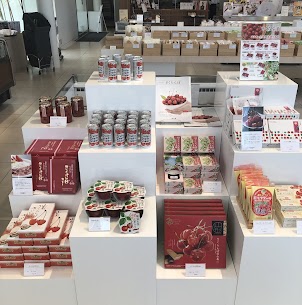 🍒 鶴岡インター店にさくらんぼコーナーができました！！ さくらんぼのお菓子や飲料・食品など、 そしてさくらんぼの発送カタログをご用意しております！！！  お気軽に店員にお声がけください☺️