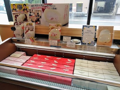 季節限定バリエーションほわいとぱりろーるさくらんぼが入荷しました🍒コロコロと果肉が入っていてチェリー感たっぷり😍🍒🍒 甘酸っぱく爽やかな味わいが特徴です😋 是非お召し上がりください💖