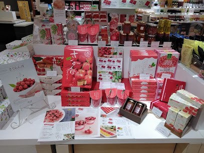さくらんぼコーナーを設置しております！🍒 6月になりさくらんぼの季節が始まりました。 さくらんぼのお菓子やゼリー、ジャムなど様々取り扱ってます。 ご予約やご発送も承っております！