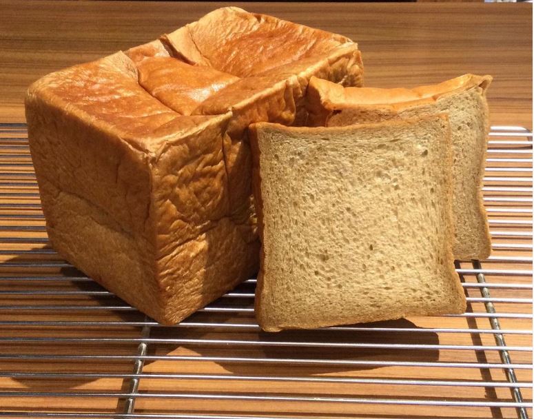 許してちょんまげから新しい味の登場です☺️【許してちょんまげ　黒糖パン】販売いたします🍞ふんわり甘く優しい香りが一口食べたら止まらない！⚠️7月5日(金)から販売開始