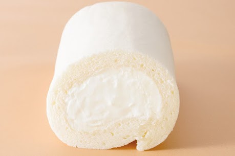 ◎もちっとしっとり、シュワッとミルキー◎ 山形県産フレッシュ牛乳を使用した、口どけの良いクリームと絶妙な食感のスポンジがたまりません！ ミルキーでコクがあるのに後味はすっきりとしているのもポイント🤗