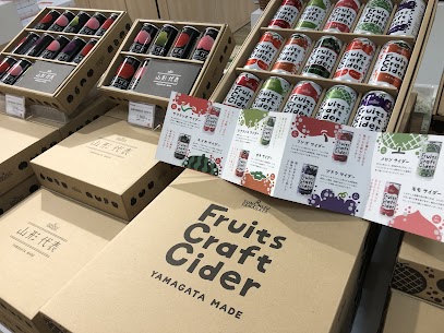これからの時期に飲みたくなる、『フルーツクラフトサイダー』『山形代表』が入荷しました✨ 山形が誇るフルーツを存分に使用した8種のサイダーと果汁100%のストレートジュースは手土産におすすめです♪