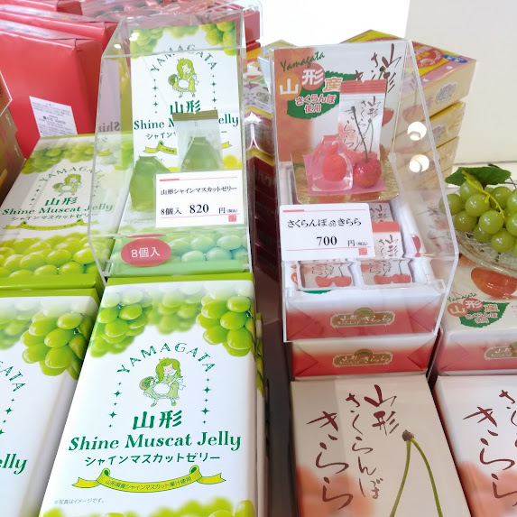 ゴールデンウィークも後半ですね🎵 清川屋では山形のお土産を多数取り揃えております❕ 是非お立ち寄りください😊✨ お待ちしております🕊️🕊️