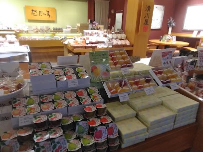 そろそろ冷して食べるスイーツが恋しくなってきましたね💦 今年の夏も暑いのでしょうか( ´ー｀)ﾌｩｰ．．． お店では少しリッチなゼリーを取り揃えております♪ 是非、ご褒美に如何でしょうか😋