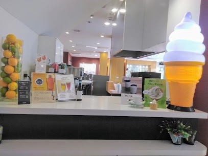 暑くなると食べたくなるのがやっぱりアイス！ 酒田で「だだっ子ソフト」を食べられるのは酒田駅店だけ🍦✨ だだちゃ豆のおいしさを店内でお召し上がり頂けます ^^) _旦 お買い物ついでにどうぞ(⌒∇⌒)