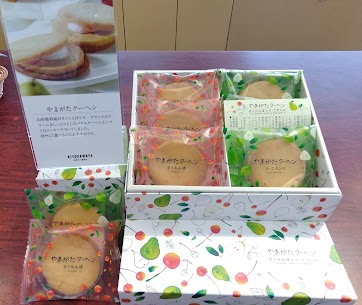 そのままでも美味しい《やまがたクーヘン》ですが、スタッフのオススメは電子レンジで約10秒温める食べ方です！できたてのような食感と香りになります😋‼️ 冷蔵庫で冷やしても、生地がしまりまた違った美味しさに🎵