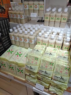 山形のお米「つや姫」と「雪若丸」🌾ペットボトルは3合、シートは1合、レンジですぐ食べれるパックご飯です✨ペットボトル米は贈答用で箱詰めも可能です🌷
