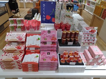 🍒さくらんぼを使ったお菓子やジャム、ゼリーなど取り揃えております🎶山形のお土産でも人気があり喜ばれております✨種類もたくさんあるのでゆっくりご覧になっていってください🌷