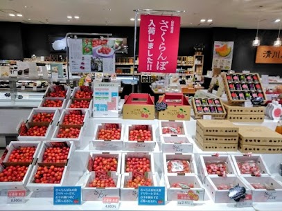 本日もさくらんぼが入荷しました🍒🍒🍒さくらんぼ祭りだー😊もう最終です！！！明日並んでいるか微妙な所…ご来店お待ちしております✨
