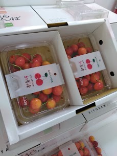 【今日のさくらんぼ🍒】 今年最後です!! 食べ足りない方も、さくらんぼに馴染みのないみなさまも、ぜひお待ちしております☺️ 写真以外にもたくさん取り揃えております🤩