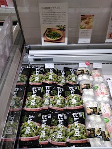 8月になると山形ではだだちゃ豆が旬を迎えます‼️風味も味も濃く、リピーターが続出です✨一年じゅう食べたい方は冷凍だだちゃ豆がオススメです🌷お酒のおつまみにいかがでしょうか？