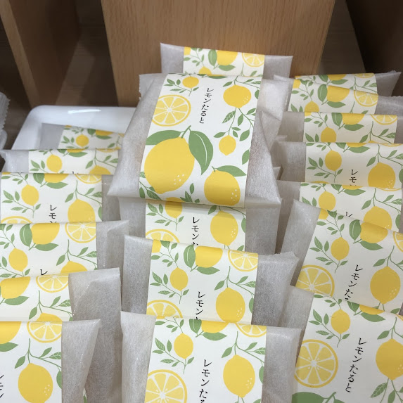 暑い毎日に食べたい！爽やかなレモン風味が美味しい新商品のご紹介です🍋菊池菓子舗さんの『レモンたると』爽やかな酸味にしっとりタルトがよく合います◎