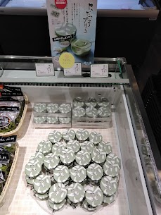 「だだっ子プリン」がリニューアルして販売始まりました❗鶴岡産だだちゃ豆を使用🌸だだちゃ豆の香りと贅沢な味はそのままにシンプルな材料で丁寧に手作りしました✨1個415円、3個入や6個入もございます🎵