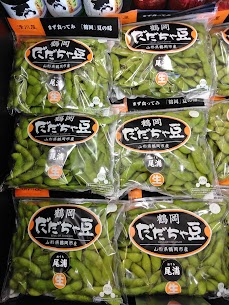 尾浦だだちゃ豆 9月に収穫される晩生品種のだだちゃ豆❕ 大ぶりでふっくらした実と強い甘さが特徴です☺️ まだだだちゃ豆を食べていない方はせひご賞味ください✨