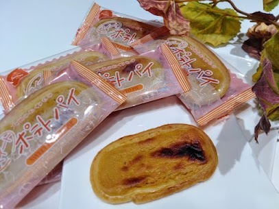 さつまいも・バター・卵の材料で作る秋のお菓子といえば？？ 大当たり！スイートポテトですね🥧 パイで巻きこんがりと焼き上げたスイートポテトパイを秋限定で入荷しています😆💕 秋らしい商品が続々入荷中です♪