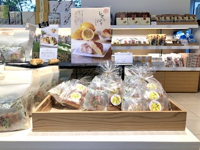 お盆に数量限定で販売し、好評の「レモッパイ」がだだっパイとの詰め合わせで再入荷しております🍋 だだちゃ豆のほっくりした甘みとレモンのさわやかさがお茶請けにぴったりです！ ぜひご賞味ください☺︎