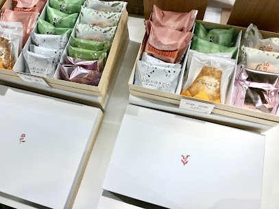 清川屋のオリジナル詰合せ『花暦』ご用意しております。 お彼岸の菓子折りにもおすすめです！