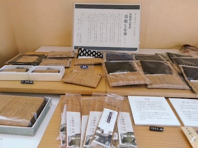 しな織りという工芸品をご存知ですか？科(しな)の木の中皮を糸にして織りあげた、昔から続く伝統的な山形県の工芸品です水に強く素朴な手触りと自然のおりなす色が特徴です🎵お土産にいかがでしょうか？