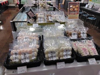おもち入荷してます❗お雑煮にしたり、焼いて海苔で巻いたり、皆さんはどんな食べ方がすきですか😆お正月にぜひいかがでしょうか🎍