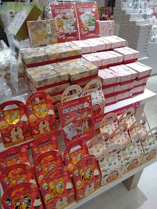 新年を祝うお菓子箱「新春玉手箱」が登場しました‼️来年の干支である午のクッキーや期間限定の茶々っパイが仲間入り✨今年は手つきバージョンもありデザインがとても可愛いです🎶