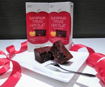 ラグノオささき“ポムショコラ”です💕 米粉を混ぜ込んだチョコレートにシロップ漬けりんごを入れ焼き上げた濃厚ケーキです✨ 開けた瞬間りんごとチョコの甘い香りが広がります‼ しっとり食感が楽しいです🍎