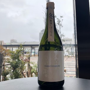 0035gatherより新商品のご紹介です🌸 やまと桜 冬 純米酒 しぼりたて生 雪のように澄んだ上品な甘みと 八反のきめ細やかで繊細な旨みが特徴の 純米酒です🍶´- 季節限定酒になりますので お早めにチェック✅