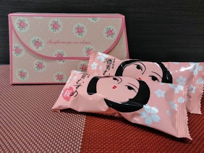山形県酒田市の皆さんに愛され続ける、菊池菓子舗さんのロングセラー銘菓酒田むすめに季節限定の『桜あん』が入荷しています🥰 バター香るしっとり生地の中に、ほんのり塩気のきいた桜あん🌸 ぜひお早めに✨