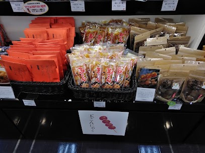 玉こんにゃく⚪は実は山形発祥なんです！平安時代に山形市の山寺で精進料理に使い始められたのが始まりだとか😃こんな豆知識もお土産にしてください(^-^) 個包装になっている珍しい玉こんもありますよ🎵