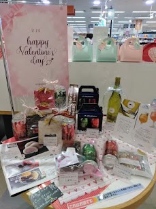 バレンタイン商品続々🍫 みんなにビールとチョコ類のおつまみを食べてほしくて…店長のオススメコーナー😉✨ ミニョンバック＆ビールセットがオススメ🍺🍫 ナッツにチョコレートがコーティング💕 ぜひ