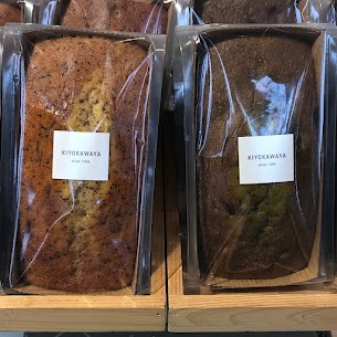 パウンドケーキ　アールグレイは牛乳と一緒に食べると まるでミルクティーのような味わいに🤎 抹茶と小豆は緑茶との相性抜群で お茶うけにもぴったりです🍵💚 いつもよりちょっと贅沢な おやつタイムにしませんかꕤ︎︎·͜·