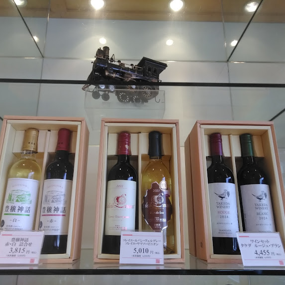 バレンタインの次はホワイトデー！！ お返しの準備は早いに越したことはありません✨ 💖 【月山ワインソレイユルバン・ルバン甲州シュールリー】は柑橘系の柔らかい香りと切れの良い酸味で、女性にも人気の商品です✨ 💖