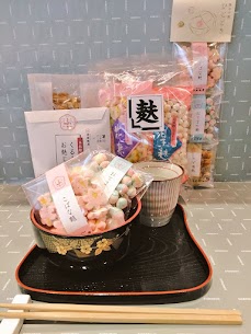 本日の鶴岡市は晴天🌞 春が恋しい季節ですね💠 春といえばお花❗ ご自宅で食卓に一花咲かせませんか❔🏵️🌼 お吸い物にサッとかければ花が咲く😆 便利なお麩はいかがですか～🕊️