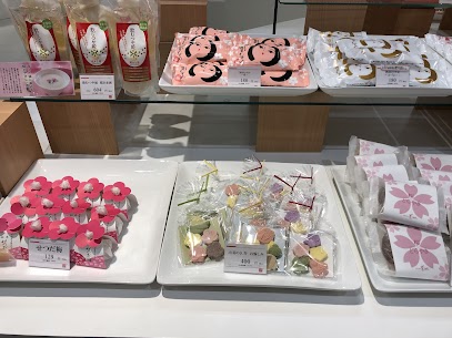 一気に春のような陽気になってきましたね♪ ヨーク店でも、春を感じるお菓子が揃いました✨ おやつタイムにいかがでしょうか😋