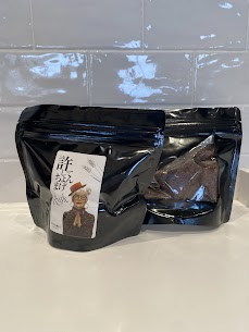 許してちょんまげのプレーンパンを 使用した「チョコラスク」 まもなく休売となります🍫😿 ミルクチョコレートの優しい甘さが 特徴のサクサクラスクですᡣ𐭩 ギフトラッピングも承ります🍀*゜