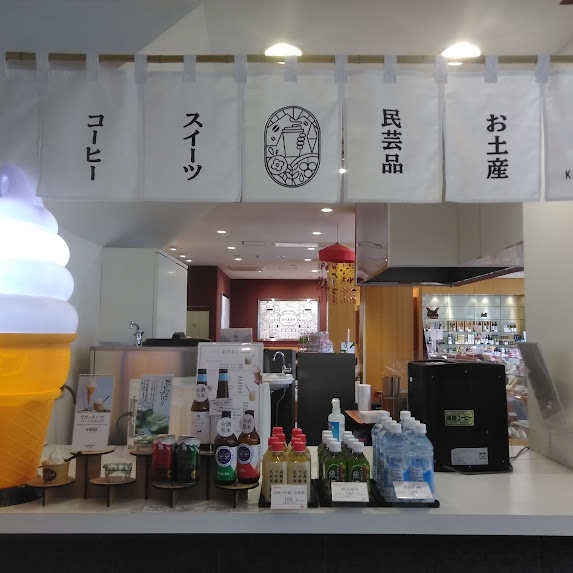 イートインコーナーに新たなカフェセットが登場☕✨ ・出羽の月(チーズケーキ) ・だだっ子プリン ・さくらんぼマドレーヌ ・やまがたクーヘン(さくらんぼorラフランス)　それぞれとのコーヒーセットです✨