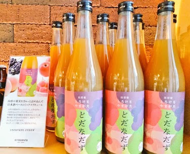このお酒、どだなだず❗んめ～‼️ (このお酒、なんてことだ！すごく美味しい～！！) さくらんぼやラ・フランスなど山形の美味しいをたっぷり使用した果実酒です🍒🍐