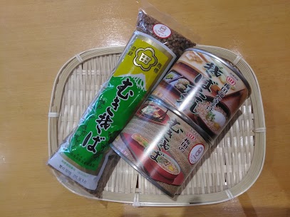 5/20は酒田祭りの本祭り！ 酒田のソウルフード「むきそば」をぜひ。そばの実の殻をむいて仕上げた、香り豊かで素朴な味わいが特徴。 つるりとした食感と、やさしい風味は、一度食べるとどこか懐かしく感じる酒田の味です。