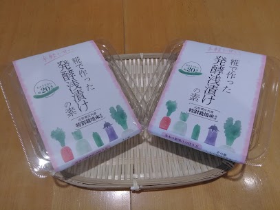 「糀で作った発酵浅漬けの素」は手軽に美味しい浅漬けが作れるイチオシの商品です✨きゅうりなら約20本分も作れるので、ご家庭用にもおすすめ！糀のやさしい旨みと発酵の力で、毎日の食事に手軽に発酵食品を😋