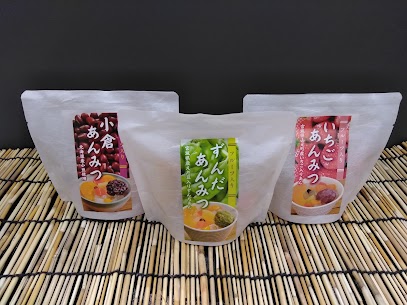 これからの暑い日にぴったりなあんみつを販売しております🎵冷蔵庫で冷やして食べると寒天の食感と風味が格段に美味しさが増しますよ😋是非お越しくださいませ🙌